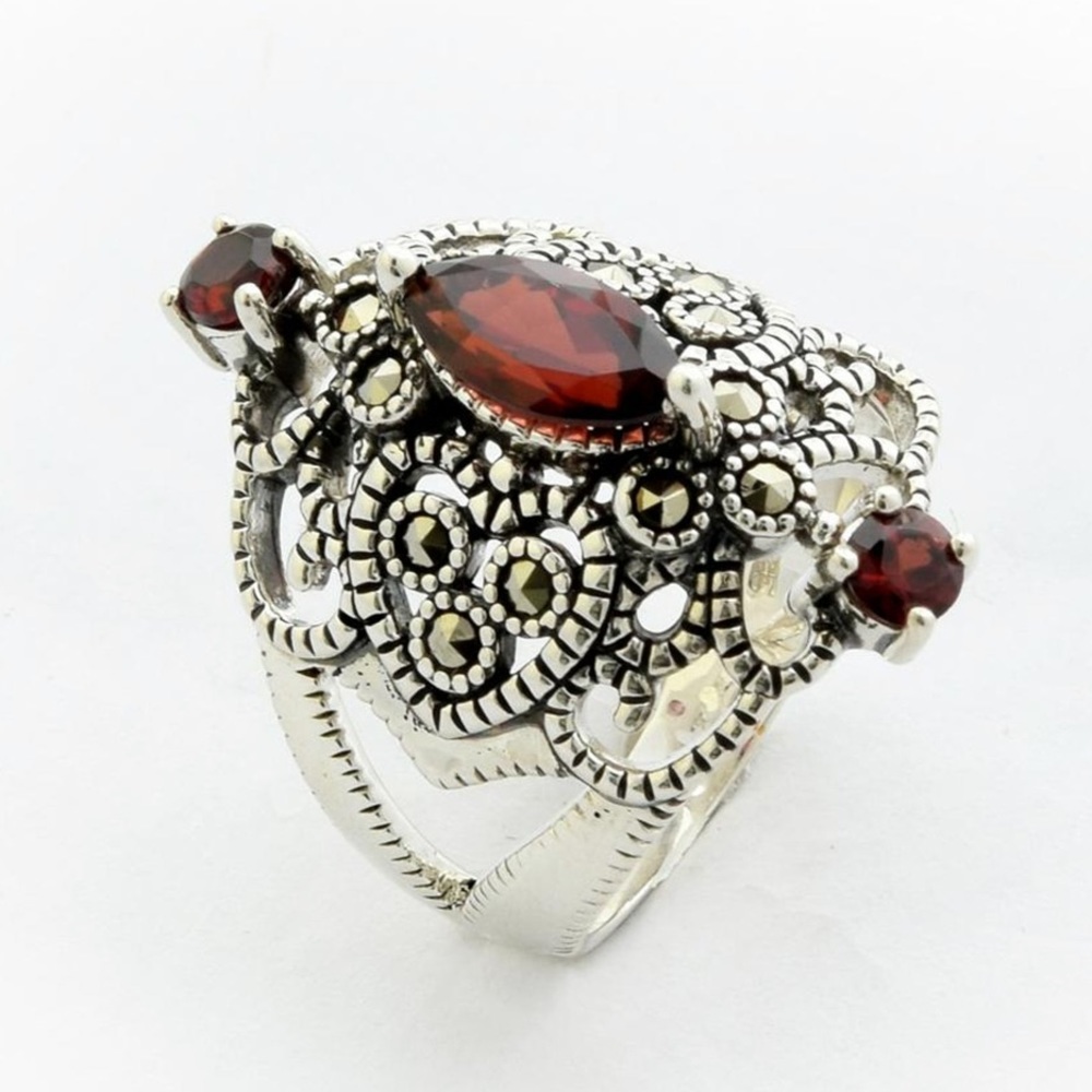 Sterling Silver Garnet and Marcasite Ring Size: 6